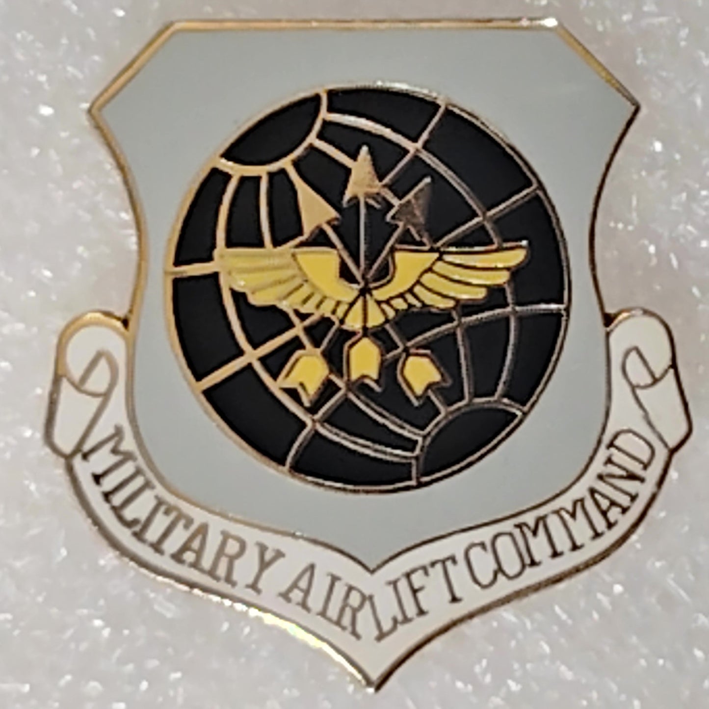 USAF Military Airlift Command Crest Novelty Hat/Lapel/Brooch Pin, Enamel Metal