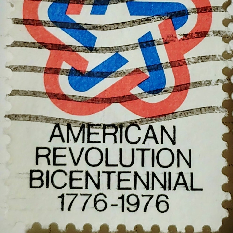 1971 US Postage Stamp Scott #1432 8c American Revolution Bicentennial Logo Used