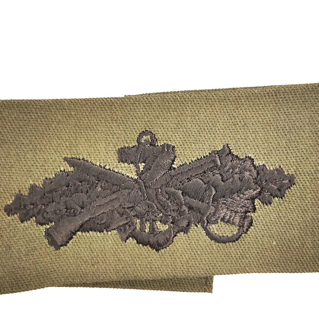 Vintage US Navy Seabee Combat Warfare Subdued BDG Embroidered Sew‑On Patch