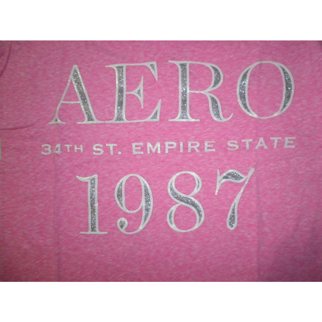 Large Aeropostale Ladies V-Neck Shirt, with Embossed Graphics, Pink, NWT